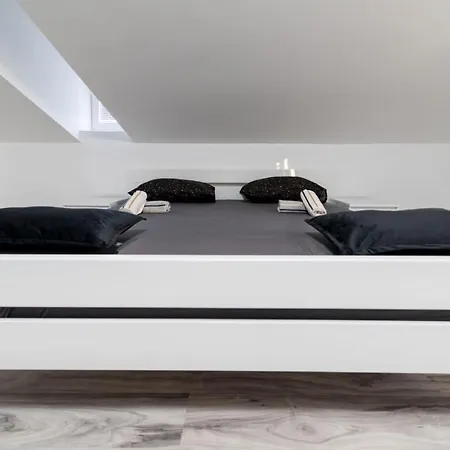 Apartment Center Mayess Aparment *