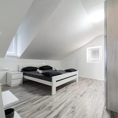Apartment Center Mayess Aparment *
